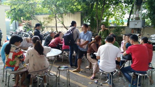 Hàng trăm khách hàng tiếp tục đến Công an TP.HCM tố cáo Alibaba - Ảnh 2. Hàng trăm khách hàng tiếp tục đến Công an TP.HCM tố cáo Alibaba - Ảnh 2.