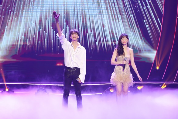 Dù mưa to dai dẳng, live concert của Hari Won vẫn không một ghế trống - Ảnh 10. Dù mưa to dai dẳng, live concert của Hari Won vẫn không một ghế trống - Ảnh 10.