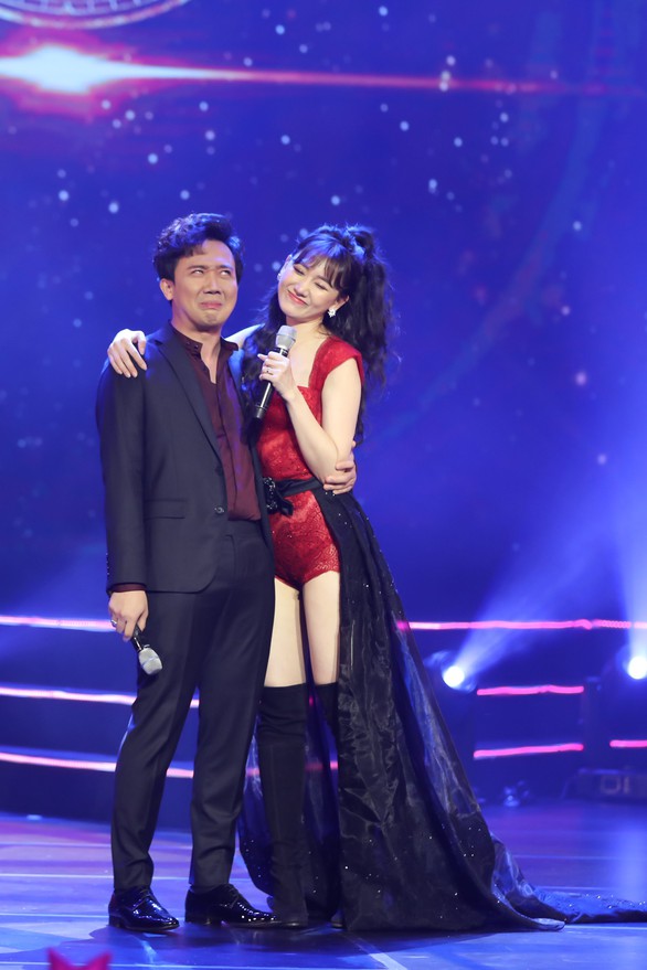 Dù mưa to dai dẳng, live concert của Hari Won vẫn không một ghế trống - Ảnh 4. Dù mưa to dai dẳng, live concert của Hari Won vẫn không một ghế trống - Ảnh 4.