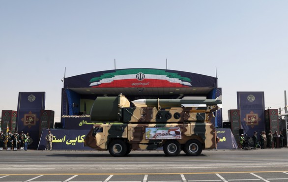 Iran rầm rộ duyệt binh khoe vũ khí tối tân - Ảnh 6. Iran rầm rộ duyệt binh khoe vũ khí tối tân - Ảnh 6.