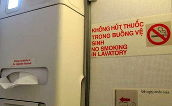 Hút thuốc trên máy bay, khách Trung Quốc bị phạt 4 triệu - Ảnh 1. Hút thuốc trên máy bay, khách Trung Quốc bị phạt 4 triệu - Ảnh 1.