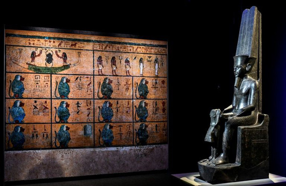 Triển lãm về vua Ai Cập có người xem kỷ lục mọi thời đại ở Paris  - Ảnh 2.