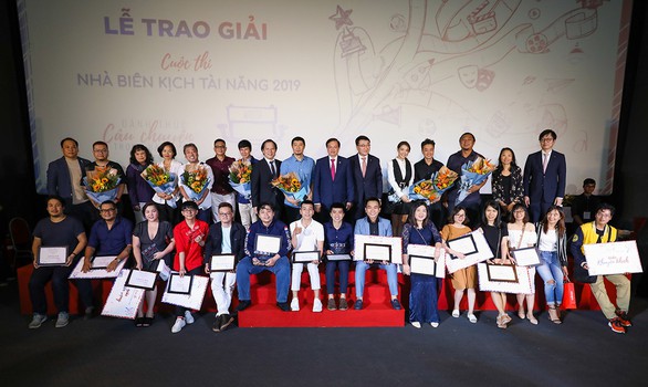 Biên kịch điện ảnh Việt thừa sức trẻ, thiếu chuyên môn - Ảnh 1. Biên kịch điện ảnh Việt thừa sức trẻ, thiếu chuyên môn - Ảnh 1.