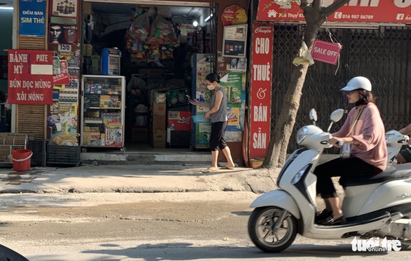 Nhiều tuyến phố Hà Nội bụi mù mịt - Ảnh 3. Nhiều tuyến phố Hà Nội bụi mù mịt - Ảnh 3.