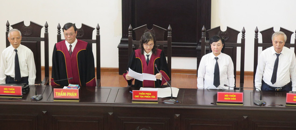 Cựu thứ trưởng Lê Bạch Hồng lĩnh 6 năm tù, bồi thường 150 tỉ - Ảnh 2. Cựu thứ trưởng Lê Bạch Hồng lĩnh 6 năm tù, bồi thường 150 tỉ - Ảnh 2.