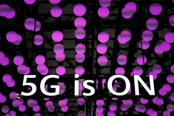 Huawei loan tin tự làm trạm phát sóng 5G không cần linh kiện Mỹ - Ảnh 1. Huawei loan tin tự làm trạm phát sóng 5G không cần linh kiện Mỹ - Ảnh 1.