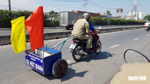 Lo đinh tặc, dân dùng nam châm thu gom và tự gắn bảng cảnh báo - Ảnh 7. Lo đinh tặc, dân dùng nam châm thu gom và tự gắn bảng cảnh báo - Ảnh 7.