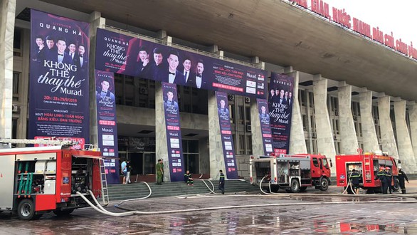 Nghệ sĩ chia buồn với Quang Hà vì live show gặp hỏa hoạn trước giờ diễn - Ảnh 3. Nghệ sĩ chia buồn với Quang Hà vì live show gặp hỏa hoạn trước giờ diễn - Ảnh 3.