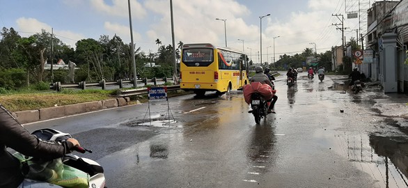 Miền Tây ngập từ thành phố ra quốc lộ, đến tận xóm làng - Ảnh 4. Miền Tây ngập từ thành phố ra quốc lộ, đến tận xóm làng - Ảnh 4.