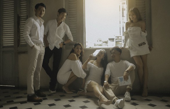 Học ở Mỹ, Hương Tràm vẫn ra MV Chúng ta không có sau này - Ảnh 3. Học ở Mỹ, Hương Tràm vẫn ra MV Chúng ta không có sau này - Ảnh 3.