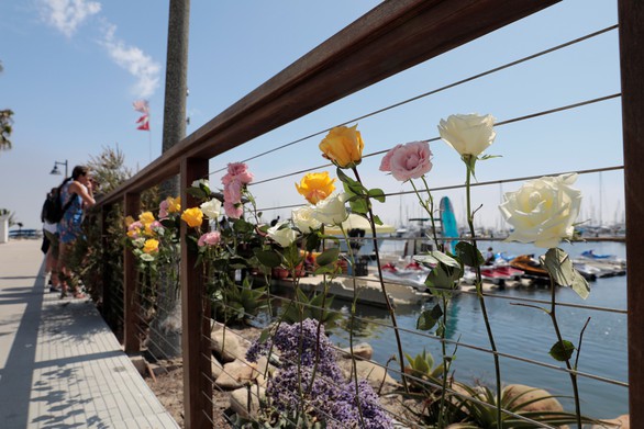 Cháy tàu lặn biển ngoài khơi California, 8 người chết, 26 người mất tích - Ảnh 3. Cháy tàu lặn biển ngoài khơi California, 8 người chết, 26 người mất tích - Ảnh 3.