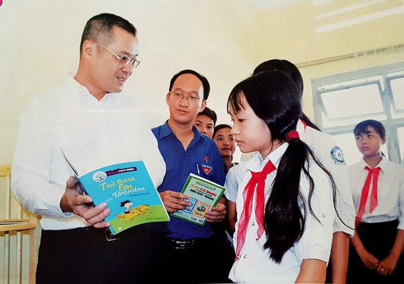 Chủ tịch tỉnh viết tâm thư nhắn học sinh ráng đọc sách, học ngoại ngữ - Ảnh 1. Chủ tịch tỉnh viết tâm thư nhắn học sinh ráng đọc sách, học ngoại ngữ - Ảnh 1.