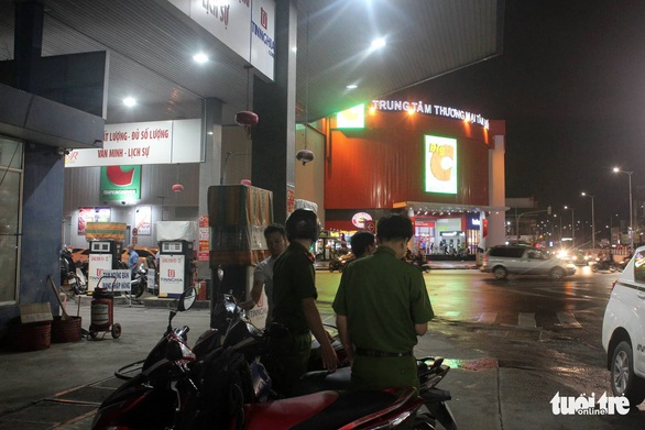 Truy bắt nhóm 10 người rượt chém một thanh niên nguy kịch - Ảnh 1. Truy bắt nhóm 10 người rượt chém một thanh niên nguy kịch - Ảnh 1.