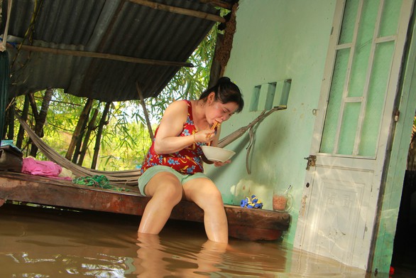 Ngập lịch sử, cả Cần Thơ và Vĩnh Long lênh láng nước trên phố - Ảnh 8. Ngập lịch sử, cả Cần Thơ và Vĩnh Long lênh láng nước trên phố - Ảnh 8.