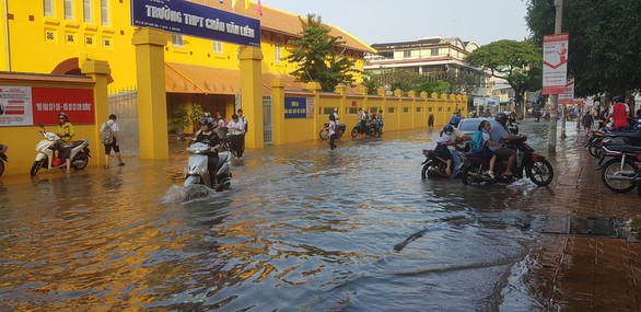 Cần Thơ cho học sinh nghỉ học ngày 1-10 do triều cường - Ảnh 1. Cần Thơ cho học sinh nghỉ học ngày 1-10 do triều cường - Ảnh 1.