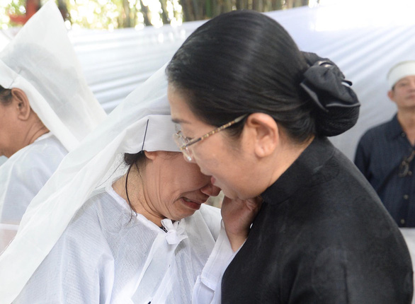 Nguyên Chủ tịch nước Trương Tấn Sang và lãnh đạo TP.HCM viếng ông Nguyễn Hữu Hạnh - Ảnh 2. Nguyên Chủ tịch nước Trương Tấn Sang và lãnh đạo TP.HCM viếng ông Nguyễn Hữu Hạnh - Ảnh 2.