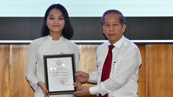 Hãy học để làm người tốt, đừng chỉ học để lấy tri thức - Ảnh 1. Hãy học để làm người tốt, đừng chỉ học để lấy tri thức - Ảnh 1.