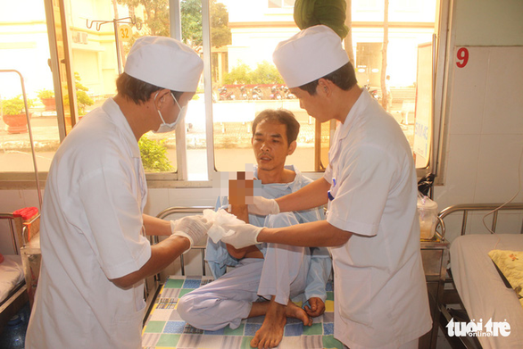 Đứt lìa bàn tay vì máy cắt chuối cây - Ảnh 2. Đứt lìa bàn tay vì máy cắt chuối cây - Ảnh 2.