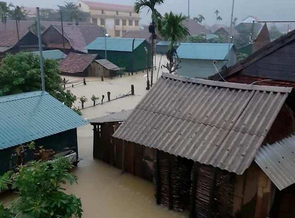 Nước sông Sê Pôn tràn vào khu dân cư, hàng ngàn hộ dân phải sơ tán - Ảnh 5. Nước sông Sê Pôn tràn vào khu dân cư, hàng ngàn hộ dân phải sơ tán - Ảnh 5.
