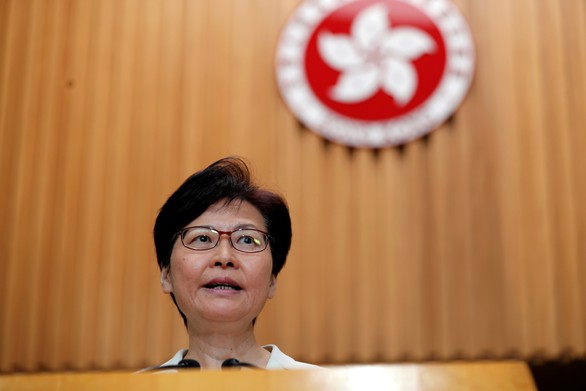 Bà Carrie Lam nêu 4 giải pháp, trong đó chính thức rút dự luật dẫn độ - Ảnh 1. Bà Carrie Lam nêu 4 giải pháp, trong đó chính thức rút dự luật dẫn độ - Ảnh 1.