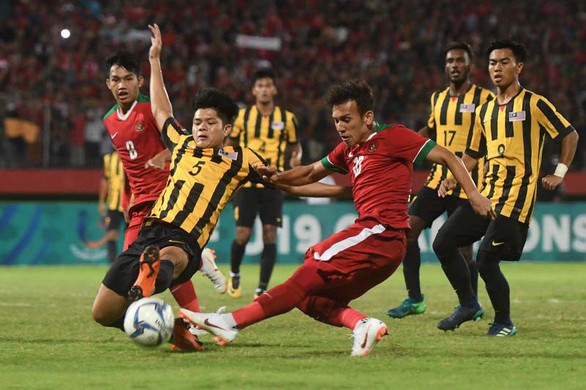 Cả Đông Nam Á so giày - Ảnh 1. Cả Đông Nam Á so giày - Ảnh 1.