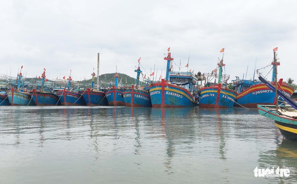 Tàu cá Nghệ An chìm ở Quảng Bình, 6 ngư dân mất tích - Ảnh 1. Tàu cá Nghệ An chìm ở Quảng Bình, 6 ngư dân mất tích - Ảnh 1.