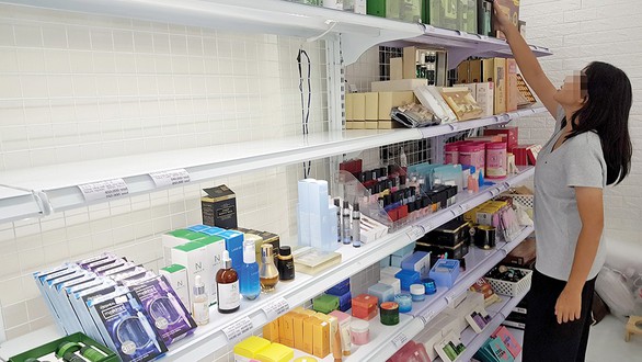 Hàng xách tay về Việt Nam: 3 ngày một chuyến hàng bay - Ảnh 1. Hàng xách tay về Việt Nam: 3 ngày một chuyến hàng bay - Ảnh 1.