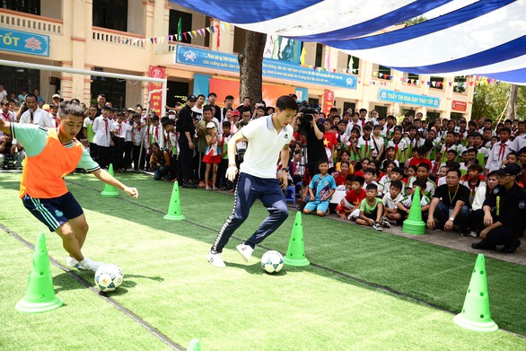 Văn Hậu: Không chỉ tôi, Thành Chung mà cầu thủ nào ở đây cũng tè dầm - Ảnh 3. Văn Hậu: Không chỉ tôi, Thành Chung mà cầu thủ nào ở đây cũng tè dầm - Ảnh 3.