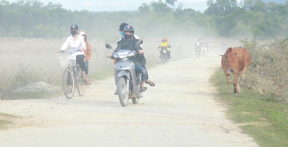 Hàng trăm trường khai giảng bù sau mưa lũ - Ảnh 9. Hàng trăm trường khai giảng bù sau mưa lũ - Ảnh 9.