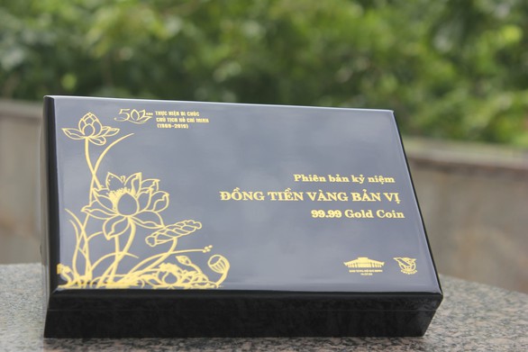 50 phiên bản ‘đồng tiền vàng bộ trưởng’ quý hiếm được trao tới người dân - Ảnh 3. 50 phiên bản ‘đồng tiền vàng bộ trưởng’ quý hiếm được trao tới người dân - Ảnh 3.