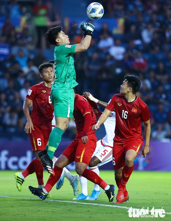 CĐV Việt Nam: Bùi Tiến Dũng đã trở lại và lợi hại hơn xưa - Ảnh 1. CĐV Việt Nam: Bùi Tiến Dũng đã trở lại và lợi hại hơn xưa - Ảnh 1.