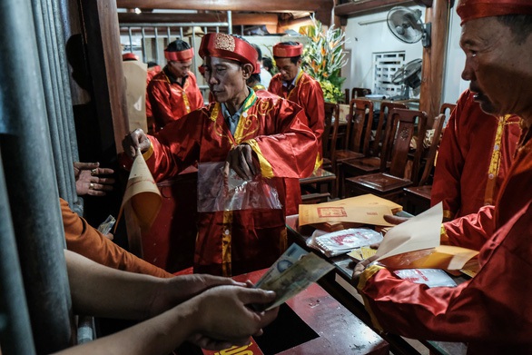 lá ấn đền trần không phải để cầu thăng quan tiến chức