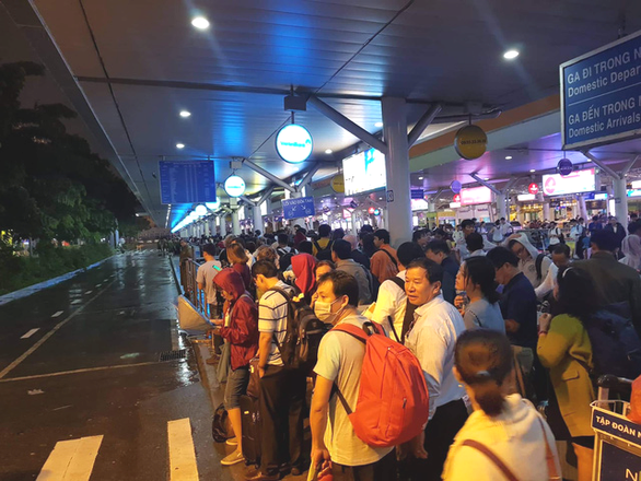 Lo tắc sân bay ngày tết, Tân Sơn Nhất tung hàng loạt giải pháp giảm tải - Ảnh 2. Lo tắc sân bay ngày tết, Tân Sơn Nhất tung hàng loạt giải pháp giảm tải - Ảnh 2.