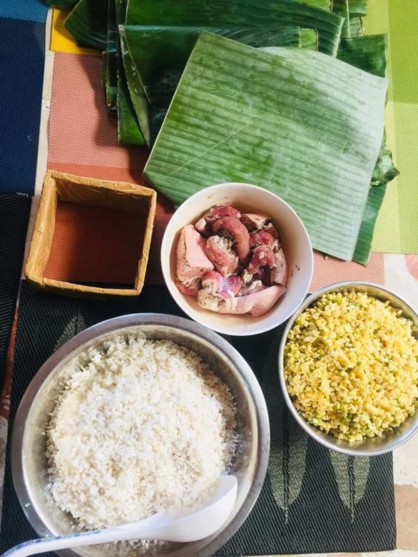 Ở Philippines, gói bánh chưng lá chuối, nhớ Tết nhà rưng rưng - Ảnh 2. Ở Philippines, gói bánh chưng lá chuối, nhớ Tết nhà rưng rưng - Ảnh 2.