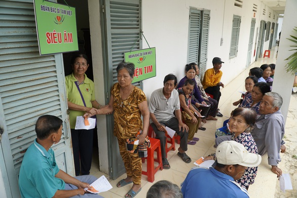 Chợ tết 0 đồng và nồi cháo gà miễn phí - Ảnh 6. Chợ tết 0 đồng và nồi cháo gà miễn phí - Ảnh 6.