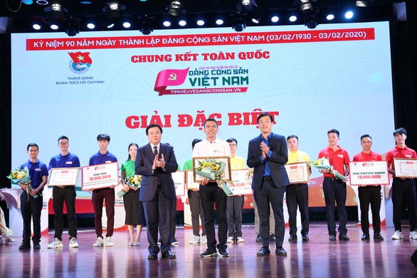 Đội Tình nguyện trẻ đoạt giải nhất tìm hiểu về Đảng - Ảnh 1. Đội Tình nguyện trẻ đoạt giải nhất tìm hiểu về Đảng - Ảnh 1.