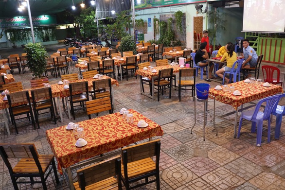 Những ngày quán nhậu vắng hoe - Ảnh 2. Những ngày quán nhậu vắng hoe - Ảnh 2.