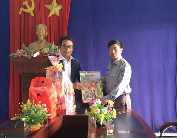 Báo Tuổi Trẻ thăm, chúc tết Vùng 3 Hải quân và Chi đội Kiểm ngư số 3 - Ảnh 2. Báo Tuổi Trẻ thăm, chúc tết Vùng 3 Hải quân và Chi đội Kiểm ngư số 3 - Ảnh 2.