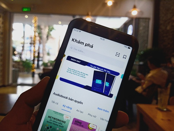 Nghe sách bản quyền bằng công nghệ AI của startup Việt - Ảnh 1. Nghe sách bản quyền bằng công nghệ AI của startup Việt - Ảnh 1.