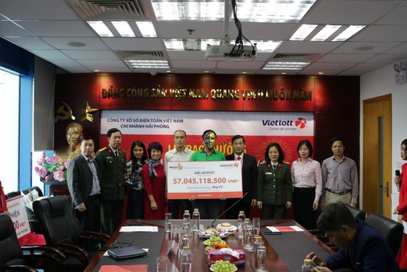 Tài xế Grab trúng Jackpot 57 tỷ dành 1,5 tỷ làm từ thiện - Ảnh 2. Tài xế Grab trúng Jackpot 57 tỷ dành 1,5 tỷ làm từ thiện - Ảnh 2.