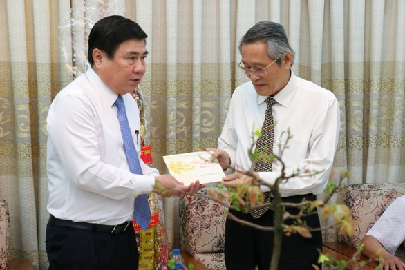 Lãnh đạo TP.HCM chúc tết, tặng quà chức sắc tôn giáo, nhân sĩ trí thức - Ảnh 1. Lãnh đạo TP.HCM chúc tết, tặng quà chức sắc tôn giáo, nhân sĩ trí thức - Ảnh 1.