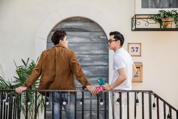 A10s - Cách để check-in ngày tết đông người vẫn có ảnh thần thái - Ảnh 1. A10s - Cách để check-in ngày tết đông người vẫn có ảnh thần thái - Ảnh 1.