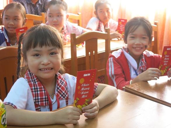 Quà Tết đến với trẻ em vùng hạn mặn Bạc Liêu - Ảnh 2. Quà Tết đến với trẻ em vùng hạn mặn Bạc Liêu - Ảnh 2.