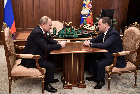 Thủ tướng Medvedev và toàn bộ chính phủ từ chức để ông Putin sửa hiến pháp - Ảnh 2.