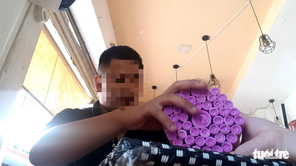 Mua bán pháo lậu được hà hơi tiếp sức qua mạng - Ảnh 1. Mua bán pháo lậu được hà hơi tiếp sức qua mạng - Ảnh 1.