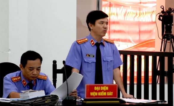 Lại hoãn phiên tòa phúc thẩm xử vợ chồng luật sư Trần Vũ Hải - Ảnh 3. Lại hoãn phiên tòa phúc thẩm xử vợ chồng luật sư Trần Vũ Hải - Ảnh 3.