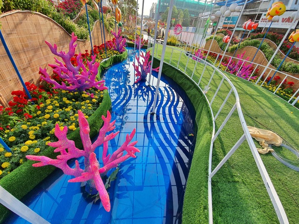 Đường hoa Cần Thơ năm nay sẽ Xuân này hơn hẳn mấy xuân qua - Ảnh 19. Đường hoa Cần Thơ năm nay sẽ Xuân này hơn hẳn mấy xuân qua - Ảnh 19.