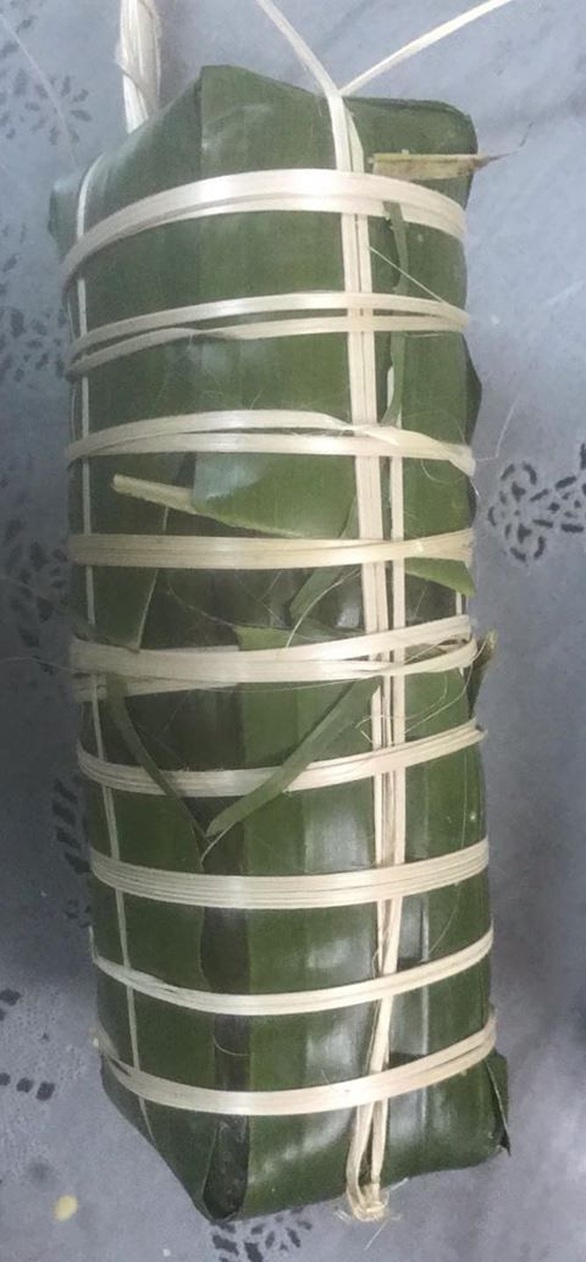 Nghệ sĩ Xuân Hương gói bánh tét kiểu ngày xưa ở Sài Gòn - Ảnh 5. Nghệ sĩ Xuân Hương gói bánh tét kiểu ngày xưa ở Sài Gòn - Ảnh 5.