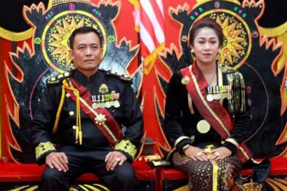 Indonesia bắt người đàn ông tự xưng vua của thế giới - Ảnh 1. Indonesia bắt người đàn ông tự xưng vua của thế giới - Ảnh 1.