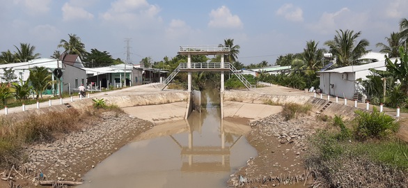 Vĩnh Long đóng cống Vũng Liêm để ngăn mặn - Ảnh 2. Vĩnh Long đóng cống Vũng Liêm để ngăn mặn - Ảnh 2.